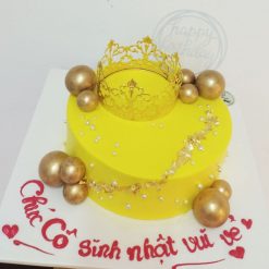 Bánh kem trang trí vương miện size 20