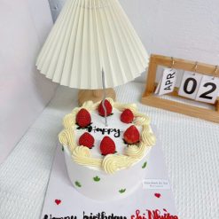 Bánh kem trang trí dâu tặng chị gái
